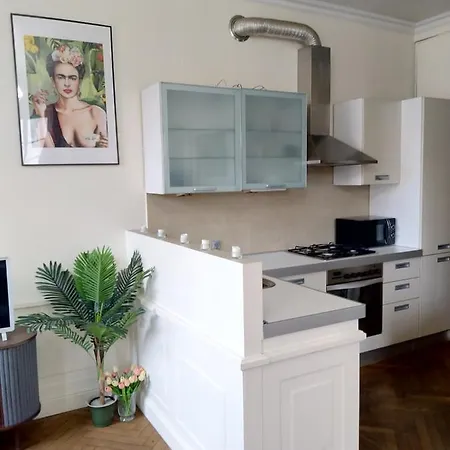 Castle Square Z Widokiem Na Plac Zamkowy I Zamek Krolewski Apartment