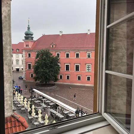 Castle Square Z Widokiem Na Plac Zamkowy I Zamek Królewski