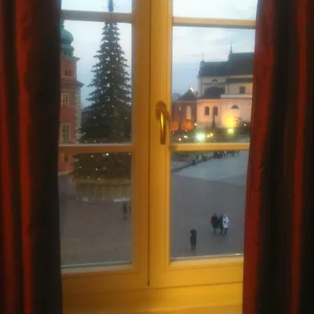 Castle Square Z Widokiem Na Plac Zamkowy I Zamek Królewski Warszawa