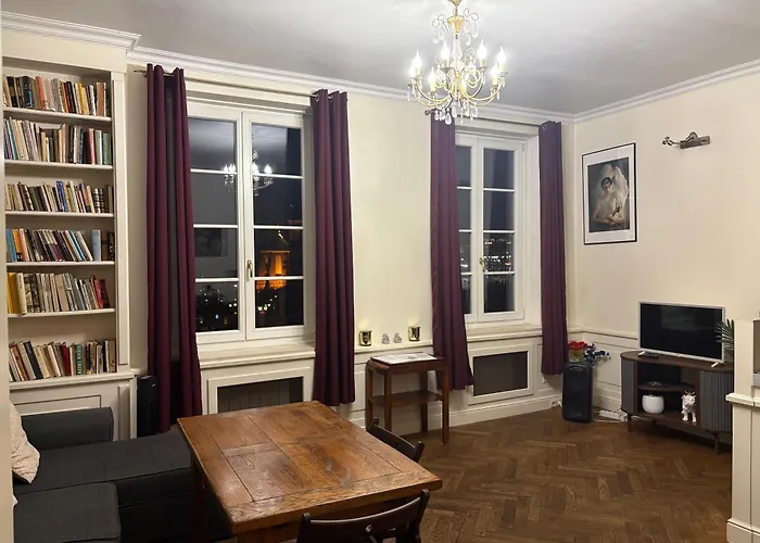 Castle Square Z Widokiem Na Plac Zamkowy I Zamek Krolewski *