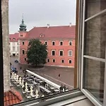 Castle Square Z Widokiem Na Plac Zamkowy I Zamek Krolewski