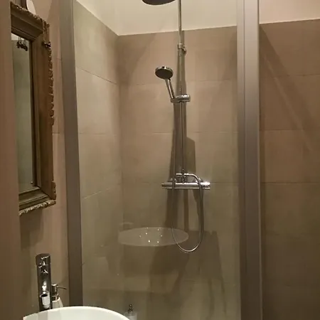 Castle Square Z Widokiem Na Plac Zamkowy I Zamek Krolewski * Varsó